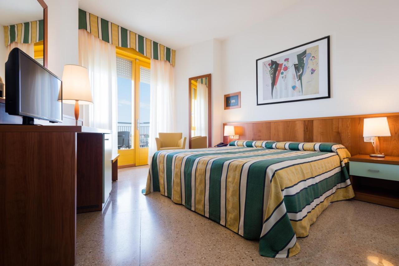 Hotel Luna Bibione Bagian luar foto
