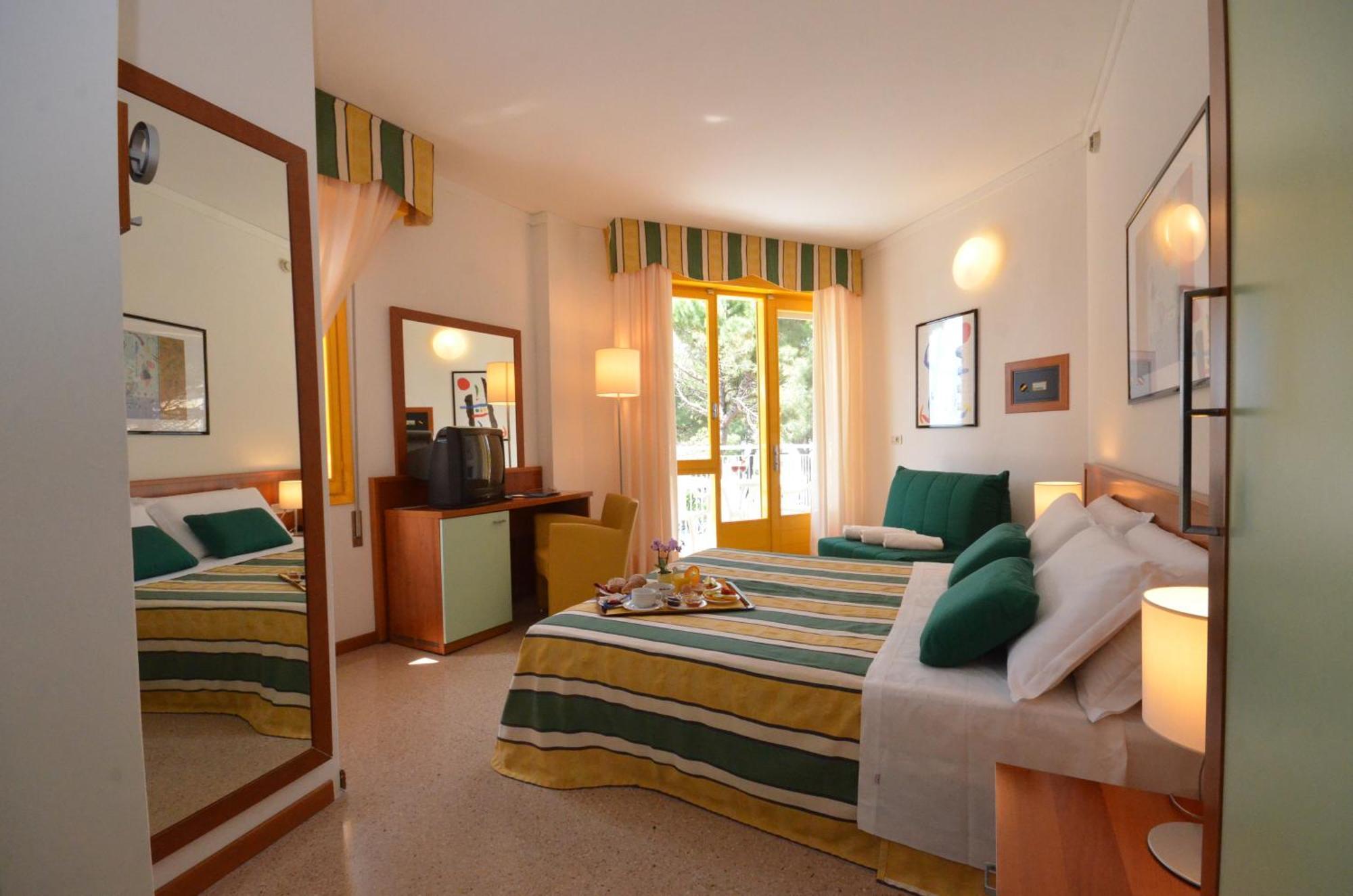 Hotel Luna Bibione Bagian luar foto